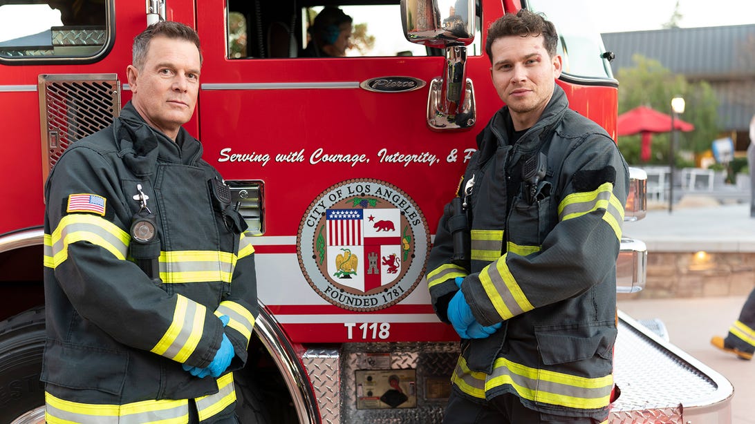 <a href="https://www.tvguide.com/news/9-1-1-oliver-stark-tim-minear-bobby-death-season-8/?utm_source=dlvr.it&utm_medium=twitter">9-1-1's Oliver Stark Went Silent When Tim Minear Called About Season 8 Death: 'He Said, Are You There?'</a>